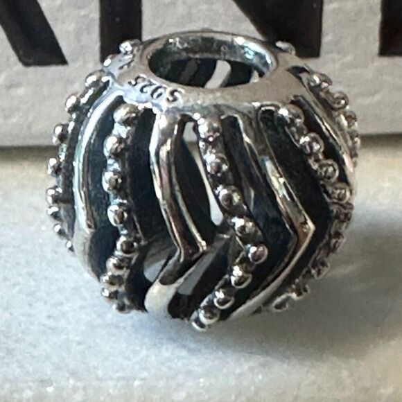 Authentic Pandora Silver Stylish Wish Charm 797805 - Picture 2 of 5